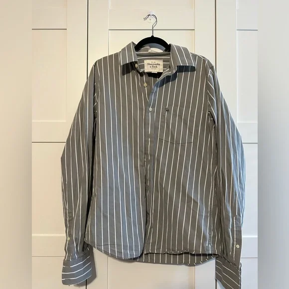 Abercrombie & Fitch Button Down Shirt Men Size XL in Gray and white muscle fit Abercrombie & Fitch Button Down Shirt Men Size XL in Gray and white muscle fit